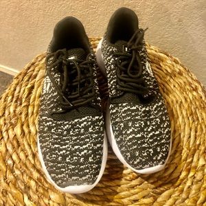 Women’s Reebok Tennis Shoes